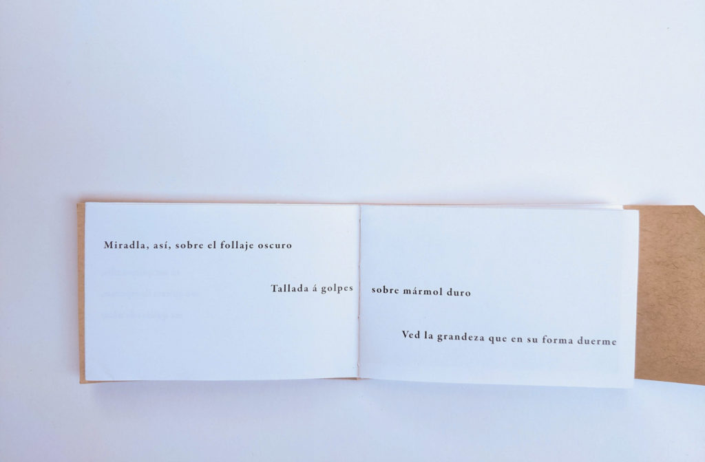 Open spread showing pages four and five of the book, black text on white paper: one verse of poetry across the top center of the spread reads “Mas pobre que un guisano siempre en calma!” At the far right edge of the spread, two verses in slightly smaller text read “Que sea Azucena / sobre todas, casta.” At the bottom center of the spread is a small half-moon shaped cut-out, signaling that the page can be folded upward.